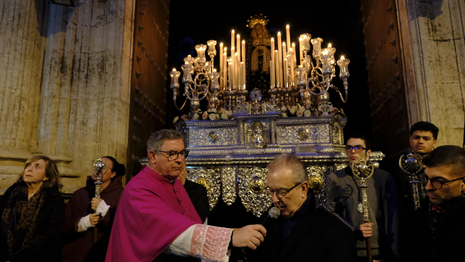 Las imágenes del Vía Crucis del Cristo de la Escucha