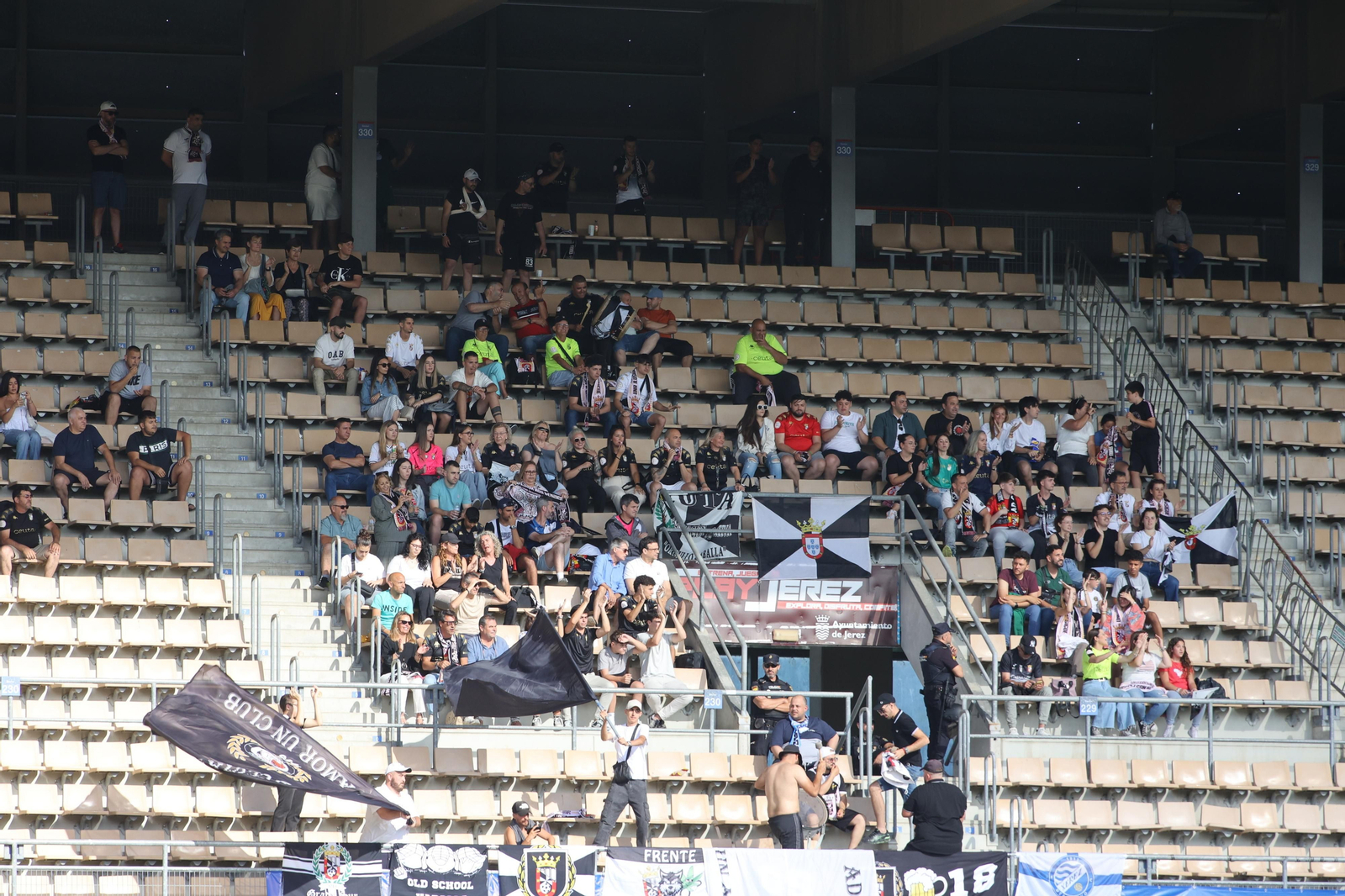 Búscate en el partido entre el Xerez DFC y Ceuta B en Chapín