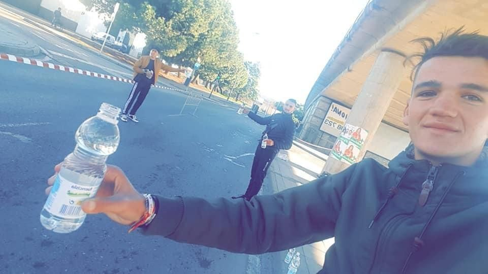 Jóvenes de Voluntarios por otro Mundo colaborando en la Media Maratón.