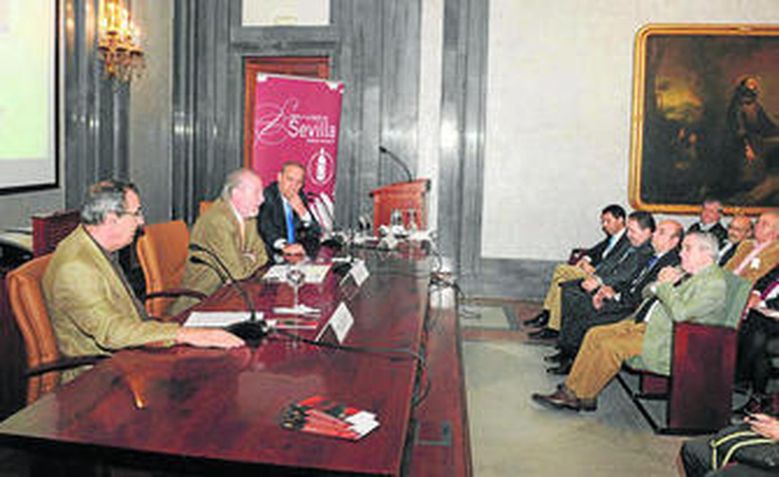 Rodríguez Villalobos flanqueado por Julián Navarro, presidente de la Asociación de Vinos y Pedro Preciado.