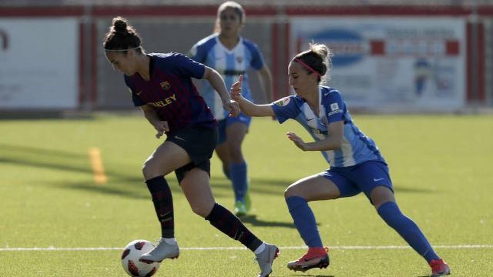 Patri Mascaró pelea durante el Málaga-Barcelona.