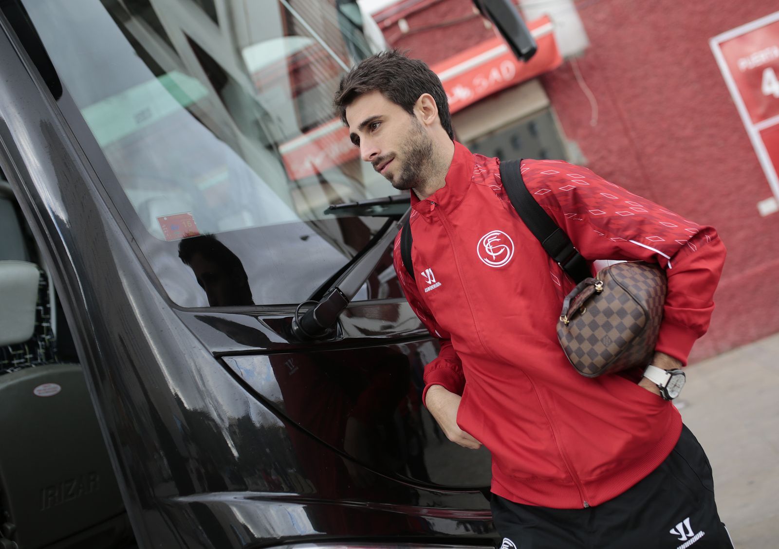 Nico Pareja, en el exterior del Sánchez Pizjuán.