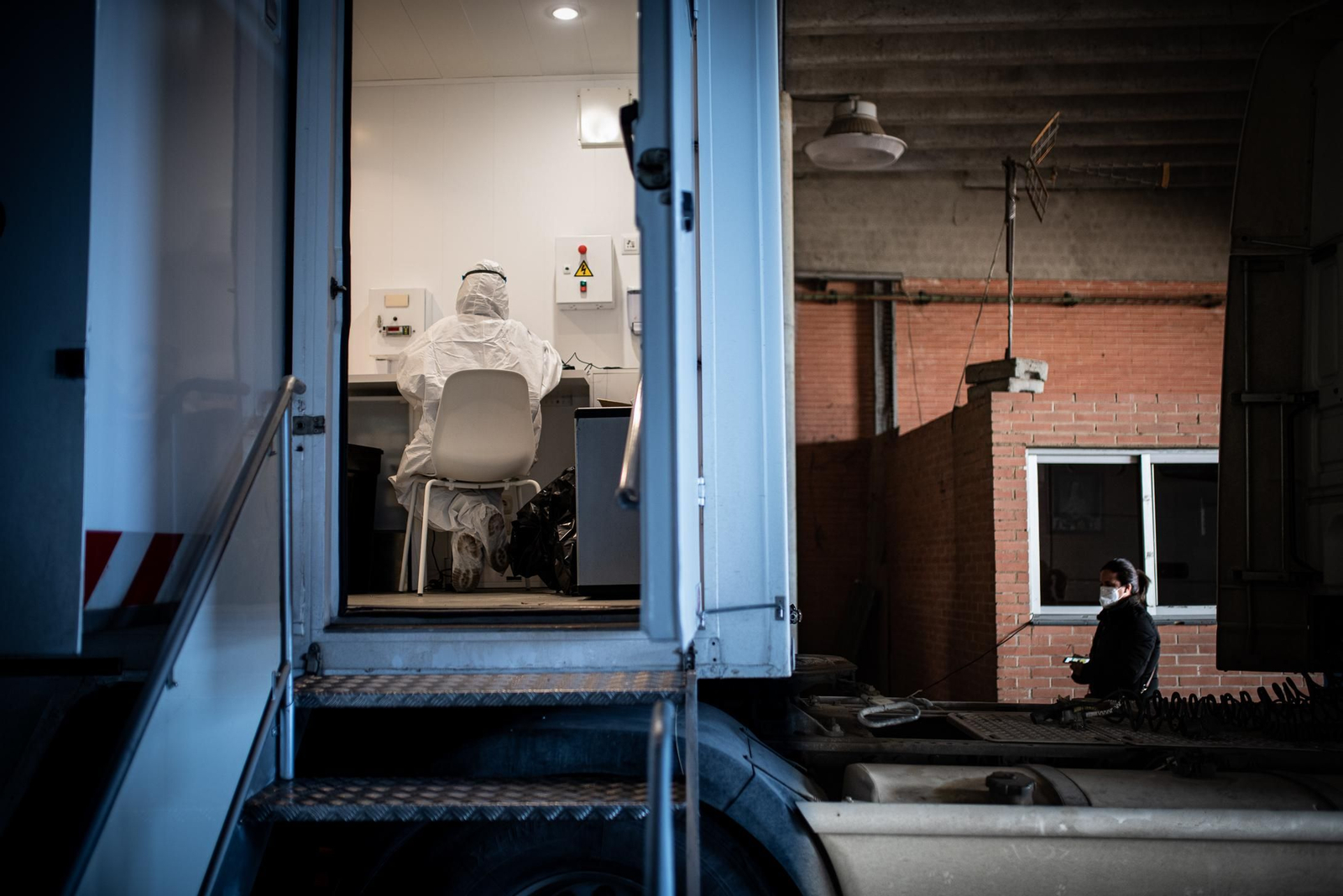 Pruebas de detección del virus en el interior del parking del Nuevo Colombino.