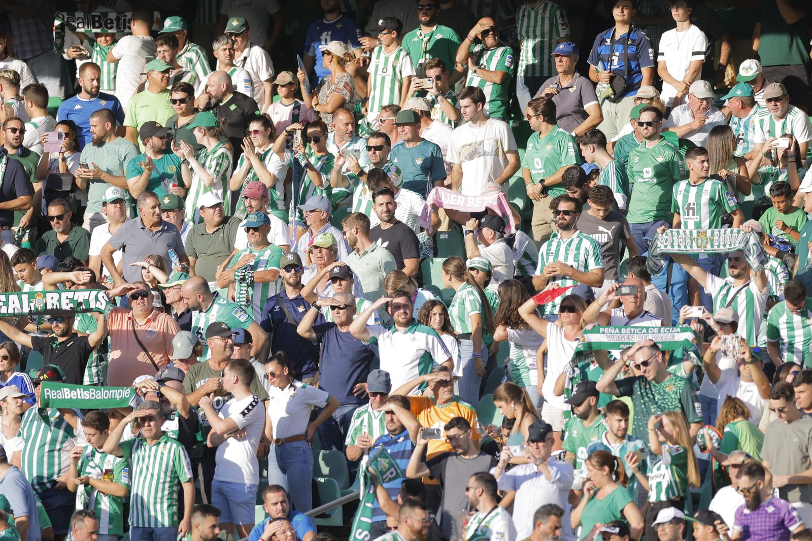 Búscate en la fotos del Betis-Sparta