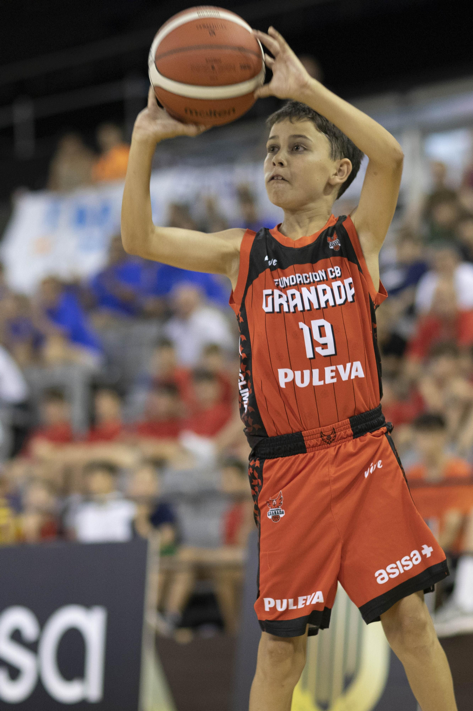 Encuéntrate en el partido del Fundación CB Granada de minibasket