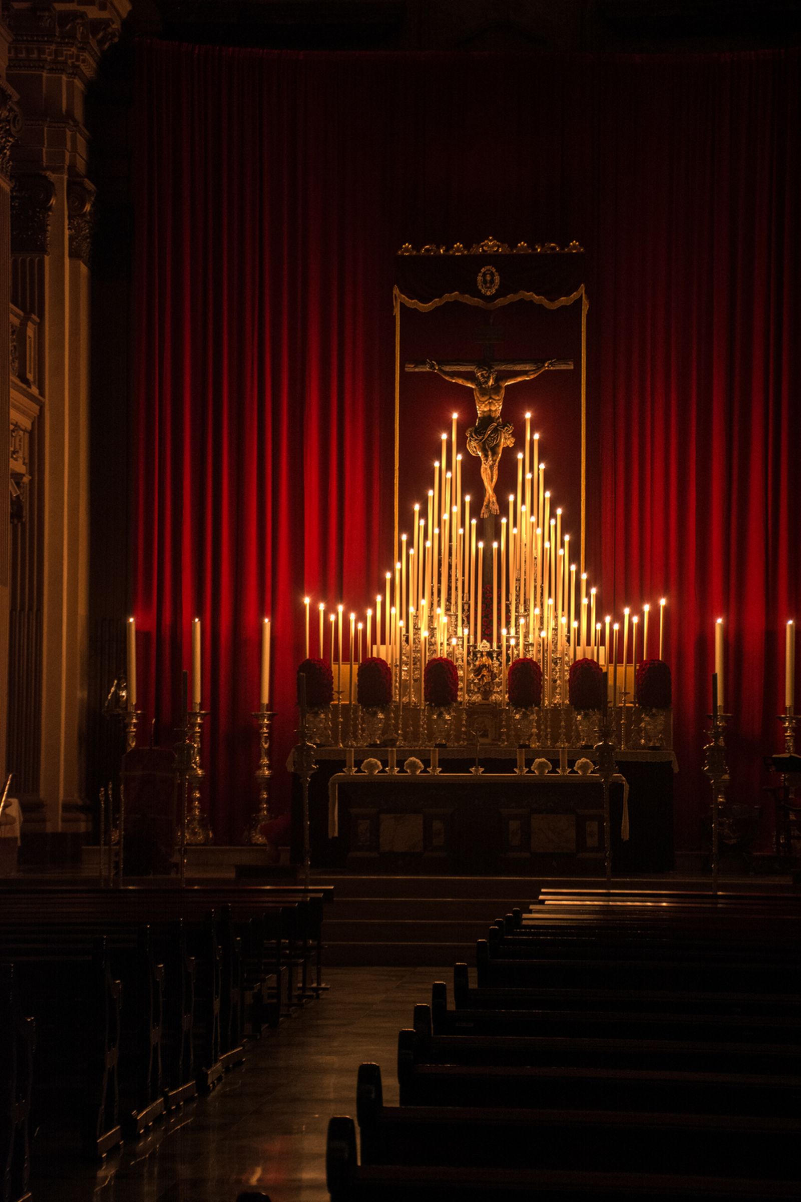 El Santísimo Cristo de la Sed en su altar de quinario