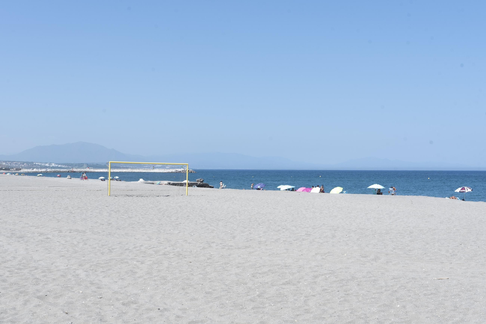 Fotos de una tarde en las playas de levante y de poniente en La Línea