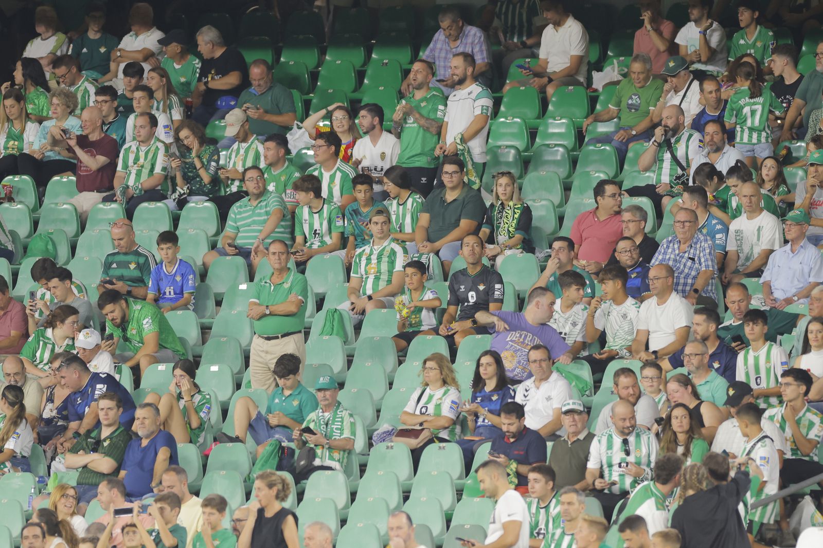 Búscate en las fotos del Betis-Valencia