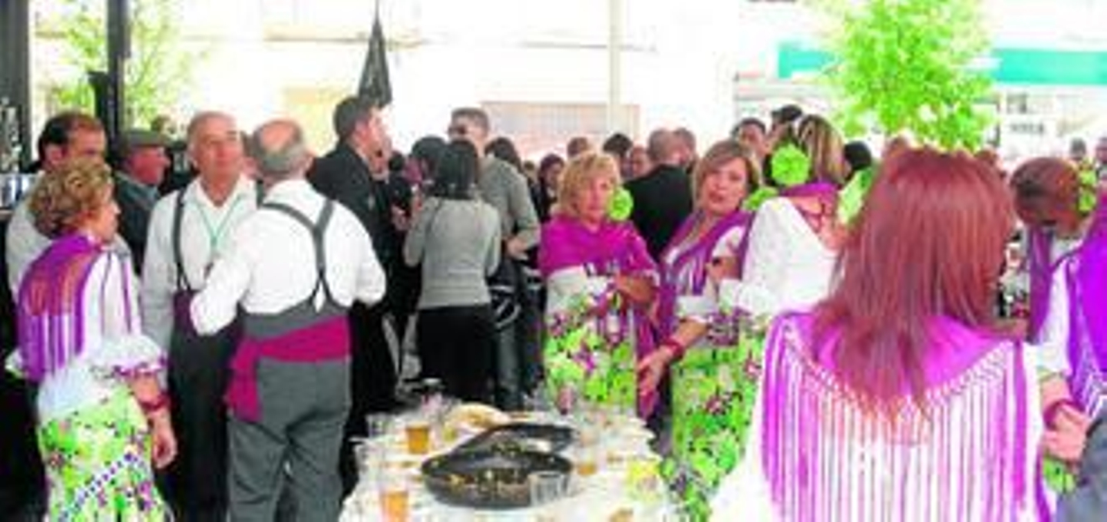 Los miembros del coro rociero también asistieron tras la misa en honor a San José a degustar un buen y delicioso plato de arroz.