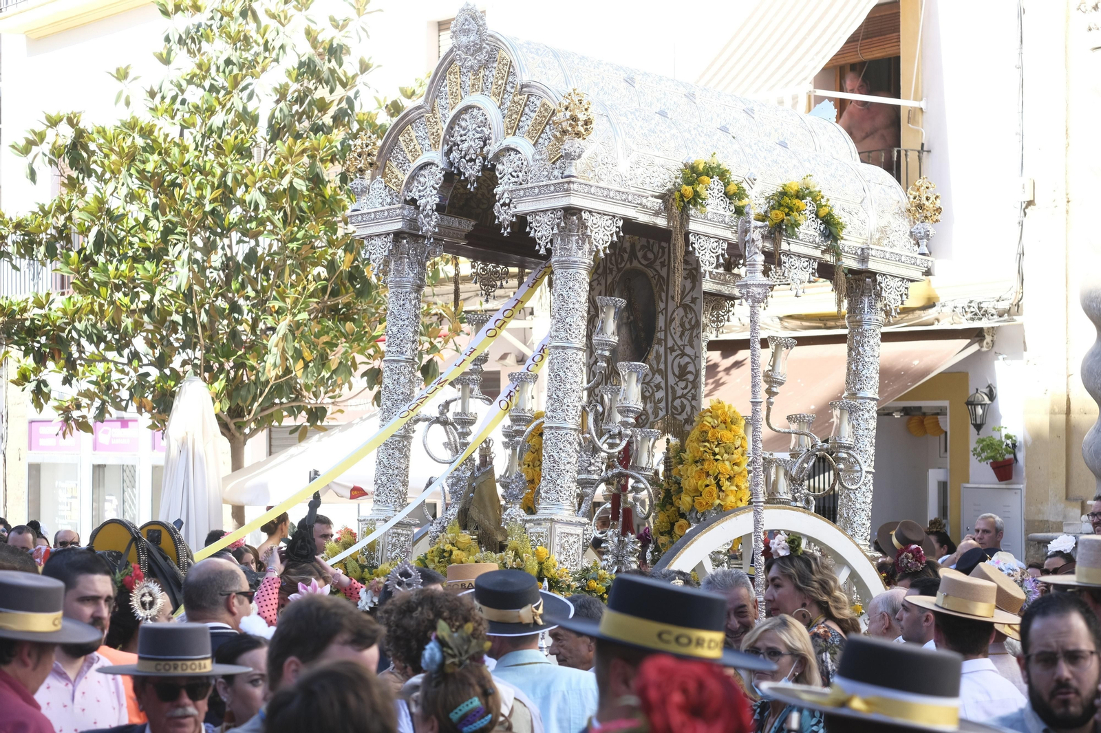 La emocionante salida de la Hermandad del Rocío de Córdoba,  en imágenes