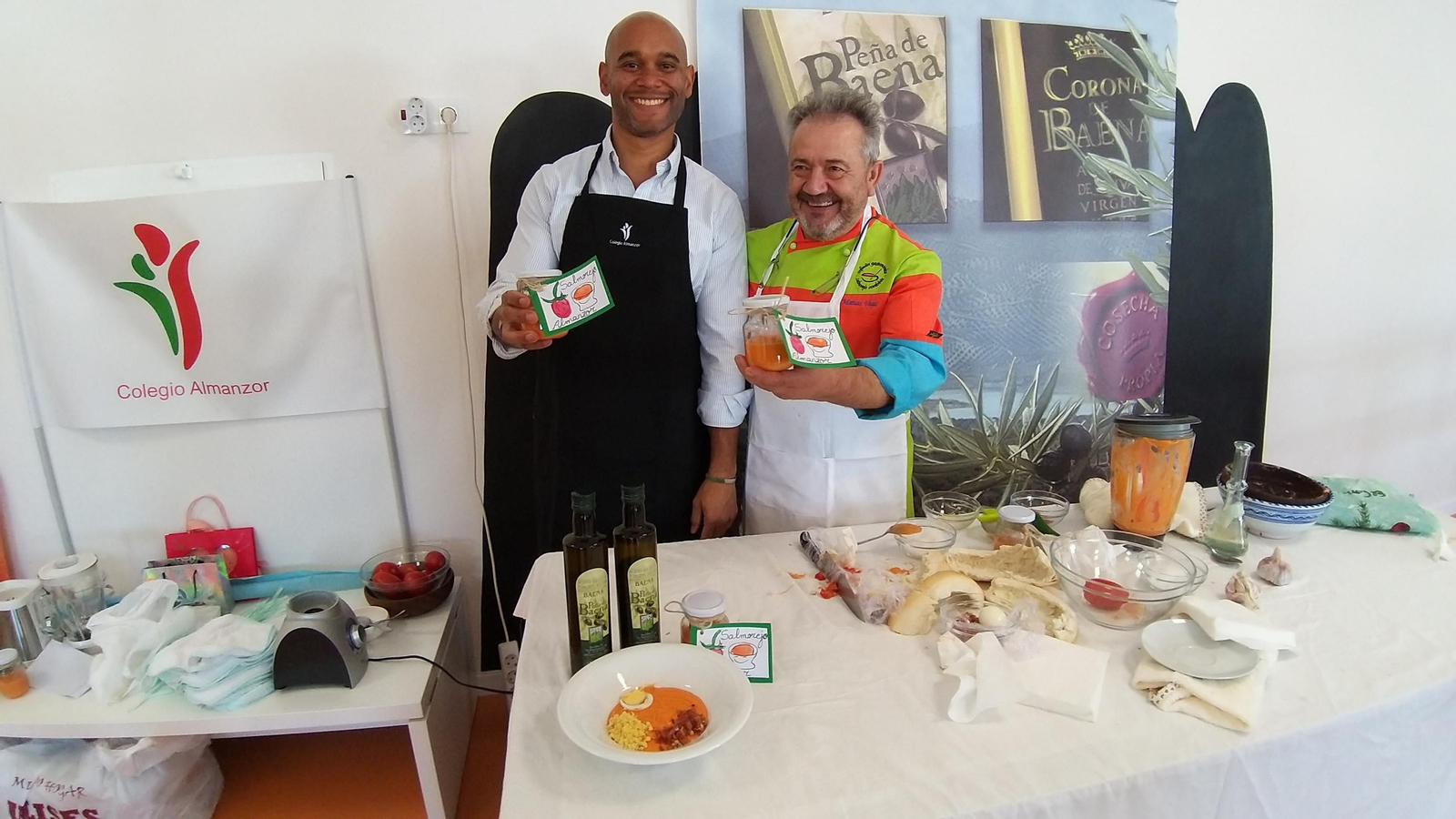 Dos de los profesionales que han guiado los talleres. Dos de los profesionales que han guiado los talleres.