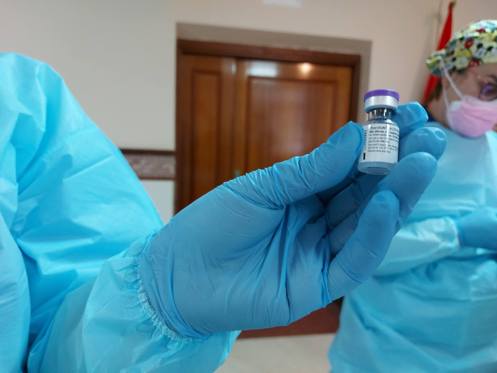 Fotos: La vacuna contra el coronavirus llega cargada de victoria y esperanza