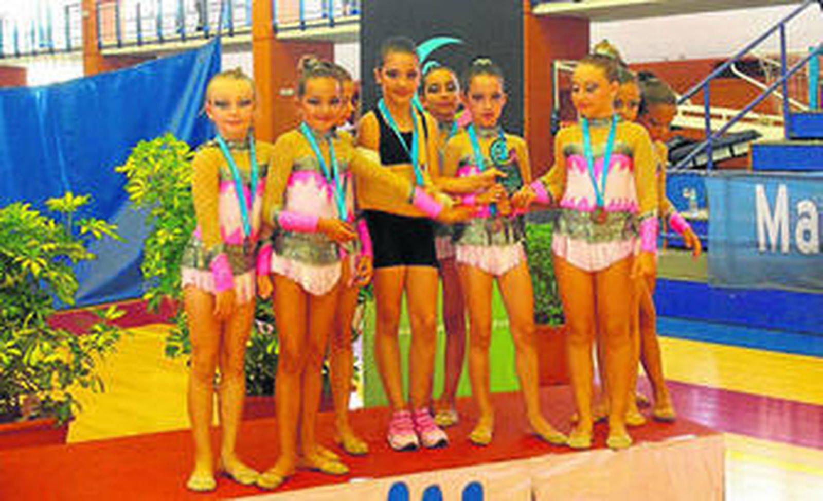 El premini de San Roque, en el podio tras recoger su medalla.