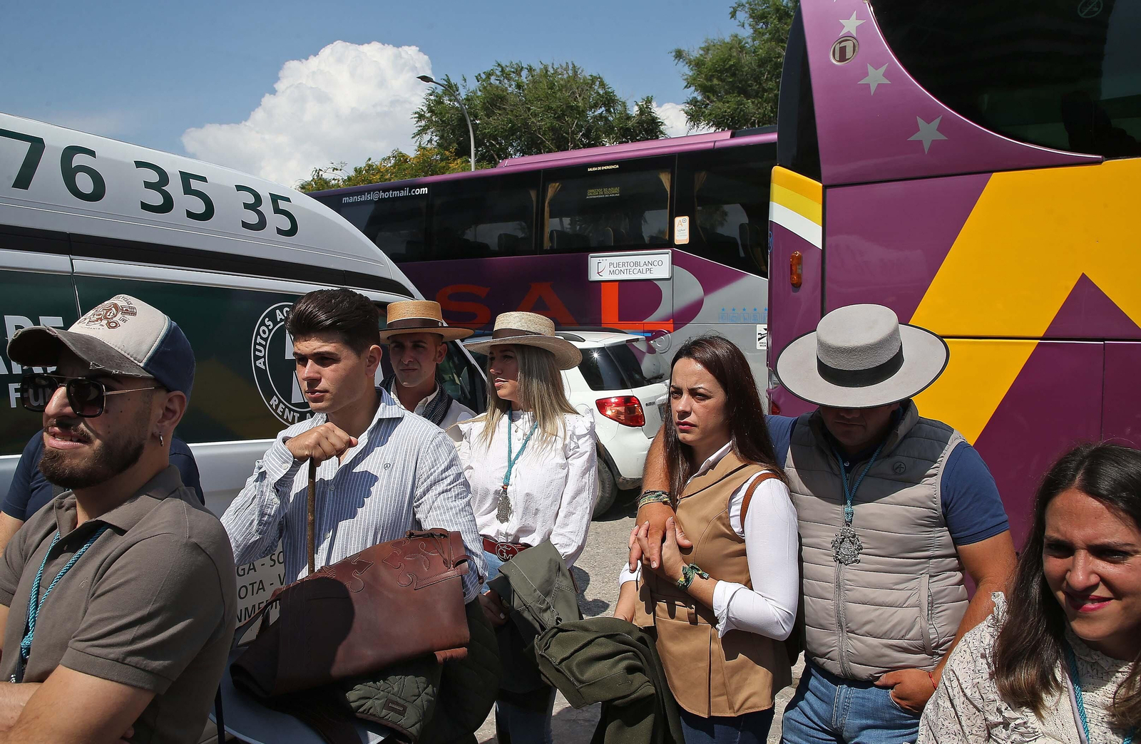 El inicio de la peregrinación hacia Almonte de la Hermandad del Rocío de La Línea en imágenes