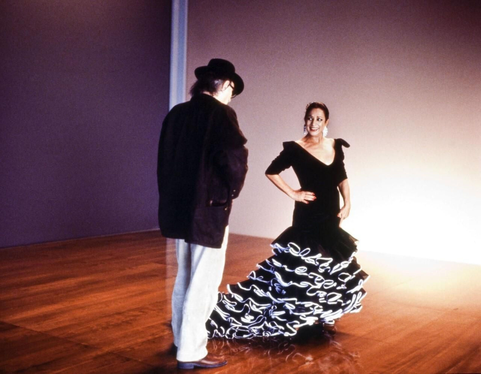 Carlos Saura y Lola Flores durante el rodaje de 'Sevillanas' (1992).