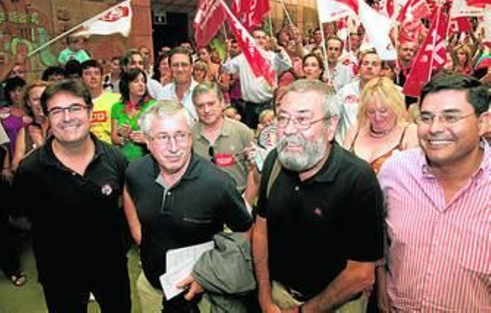 I. Fernández Toxo (CCOO) y Cándido Méndez (UGT), en la asamblea informativa de ayer en Cáceres.