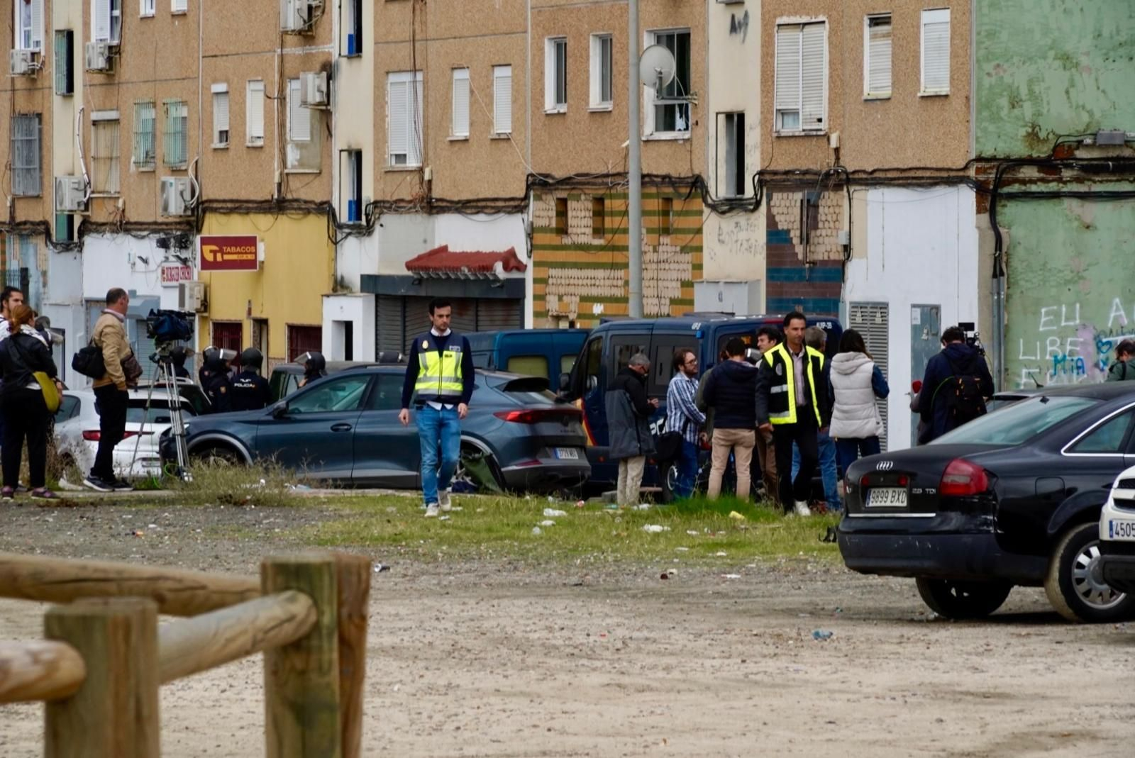 Imágenes de la macrooperación de la Policía Nacional este martes en El Torrejón y Pérez Cubillas: 200 agentes rastrean la zona
