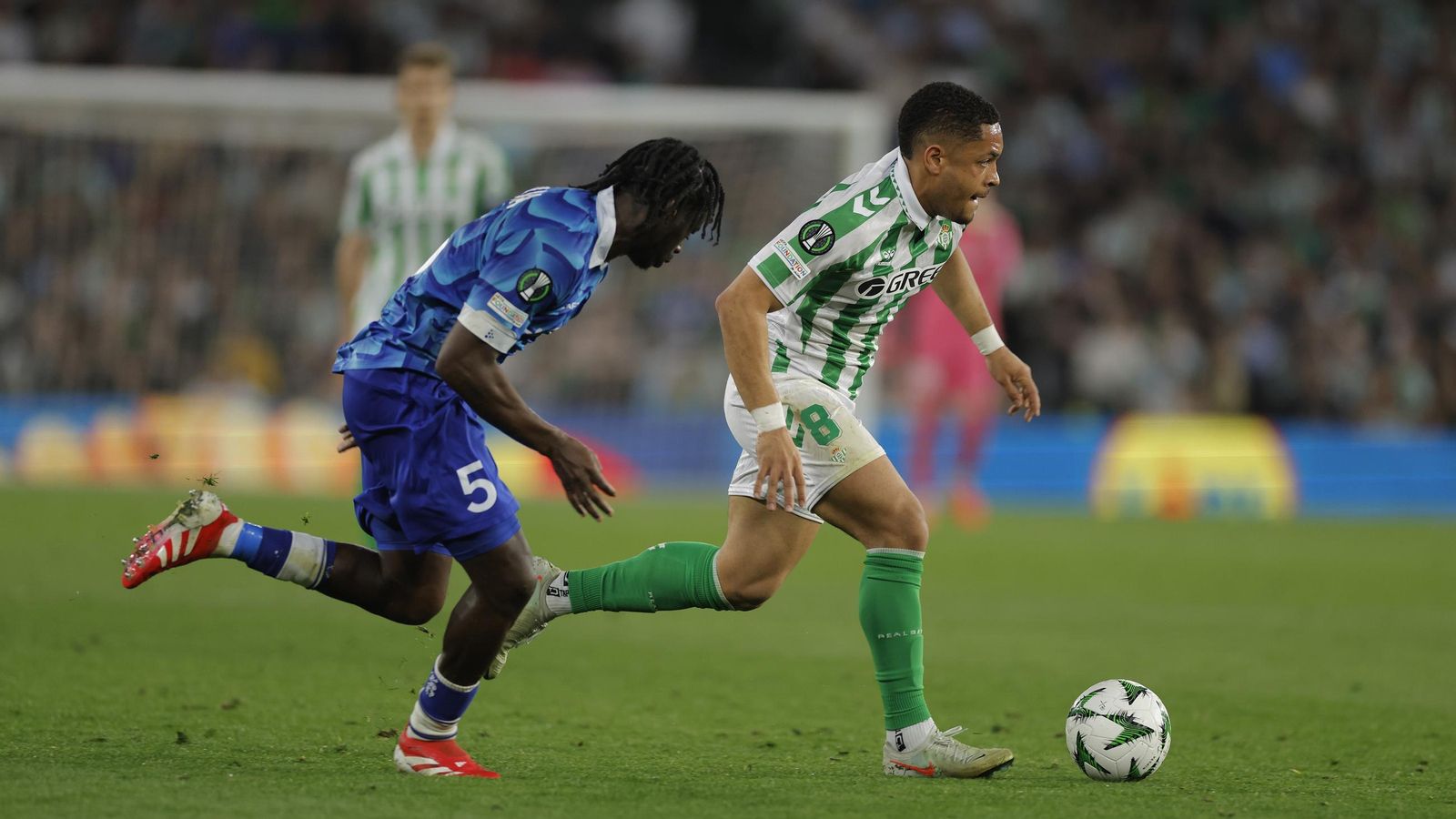 Vitor Roque, en una de sus galopadas ante el Gent.