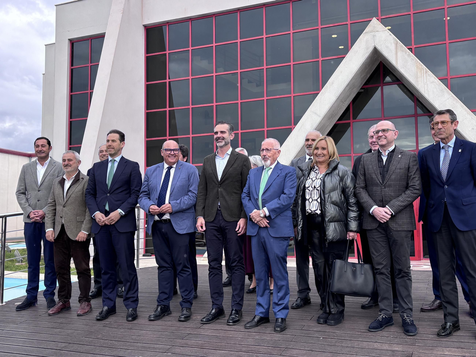 El consejero de Agricultura, Agua, Pesca y Desarrollo Rural, Ramón Fernández-Pacheco, en Trops, en Vélez-Málaga