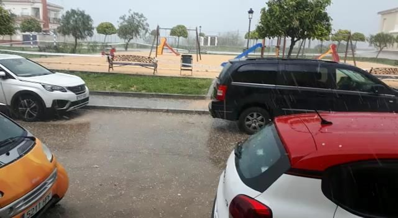 Impresionante granizada en Valverde del Camino.
