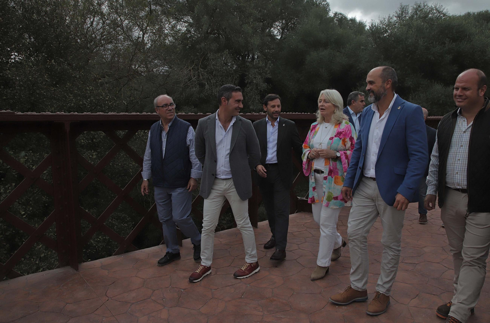 Fotos de la visita del Puente de Hierro del río Palmones tras la finalización de las obras de rehabilitación realizadas por la Junta de Andalucía en Los Barrios