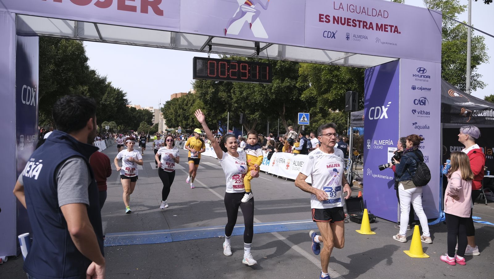 Imágenes de la Carrera de la Mujer 2023 en Almería