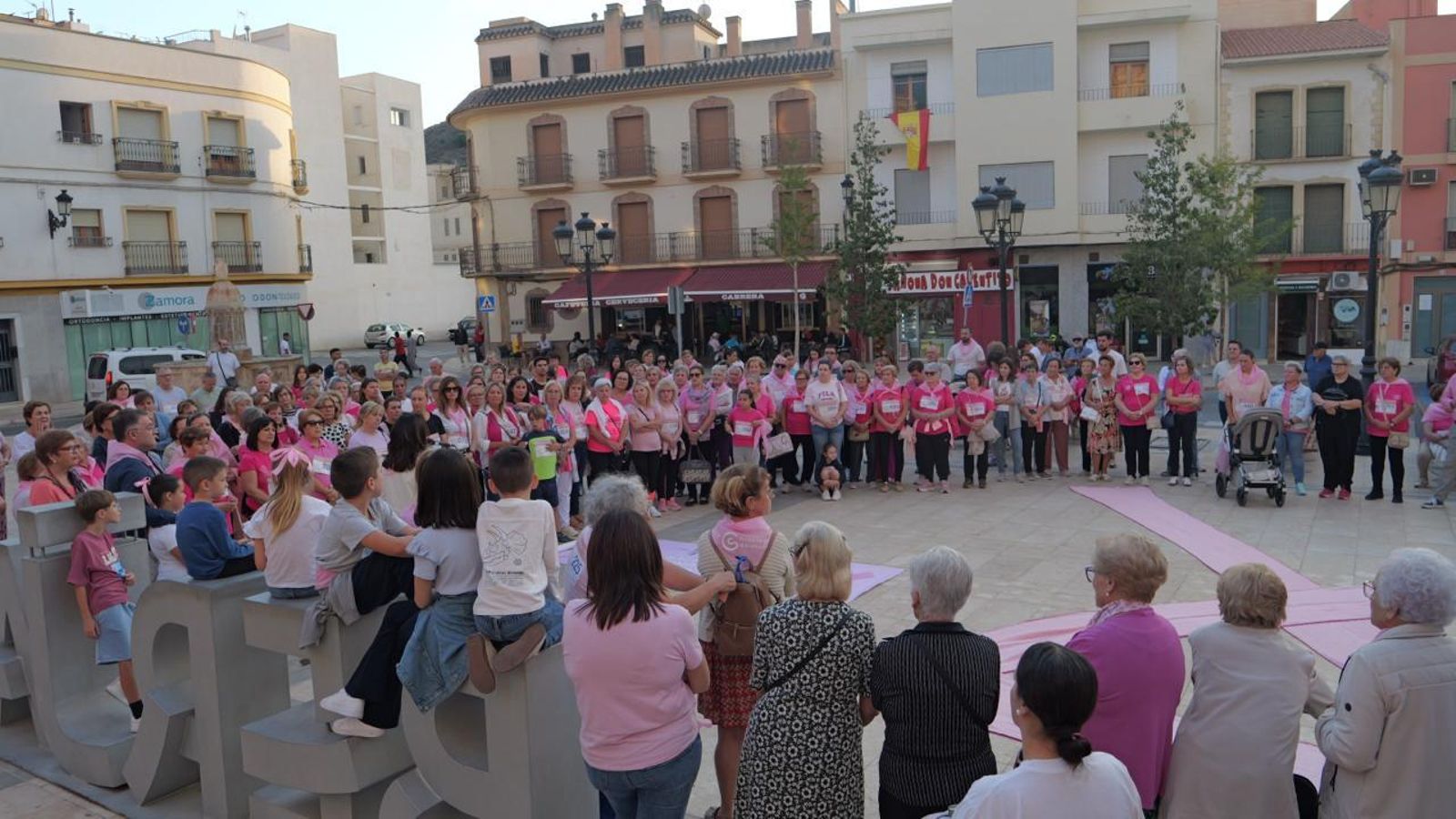 Acto multitudinario en Berja donde además de la marcha también se dio lectura al manifiesto de la AECC