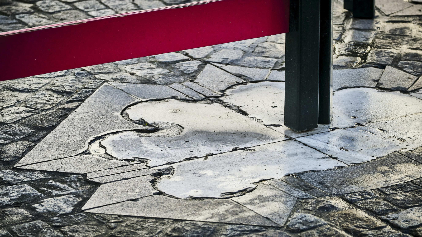 Estado del pavimento en plaza de la Catedral