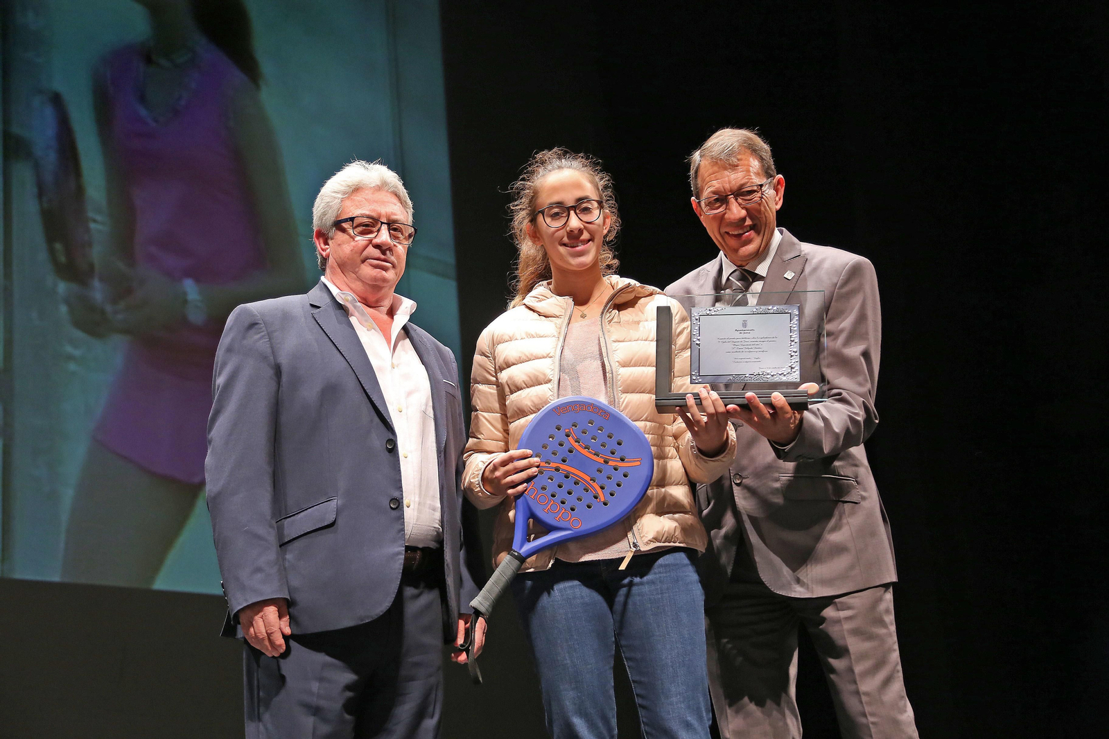 Carlota García obtuvo el galardón a la Deportista Promesa. La jerezana es campeona de España de pádel en categoría sub 16 y fue campeona del mundo con la selección española en el Mundial de Menores 2015 disputado en México. Entregaron el premio el periodista de Cope Jerez Manolo Morales y el presidente de la Andaluza de ciclismo Manuel Rodríguez. El piloto Fau Cañero y el waterpolista del Sant Andreu Mario Tenorio fueron finalistas.