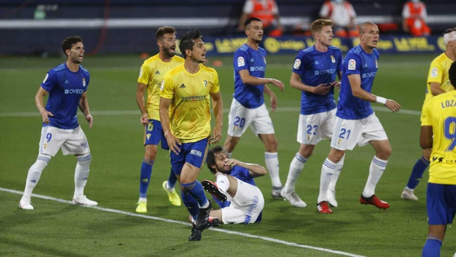 Las imágenes del Cádiz-Oviedo