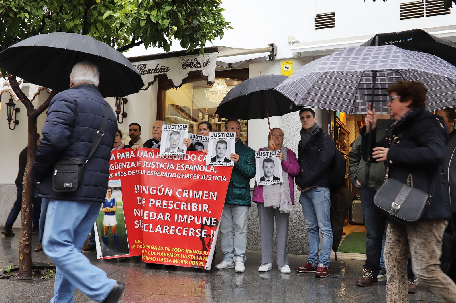 Imagen de la protesta ayer en la plaza del Arenal.