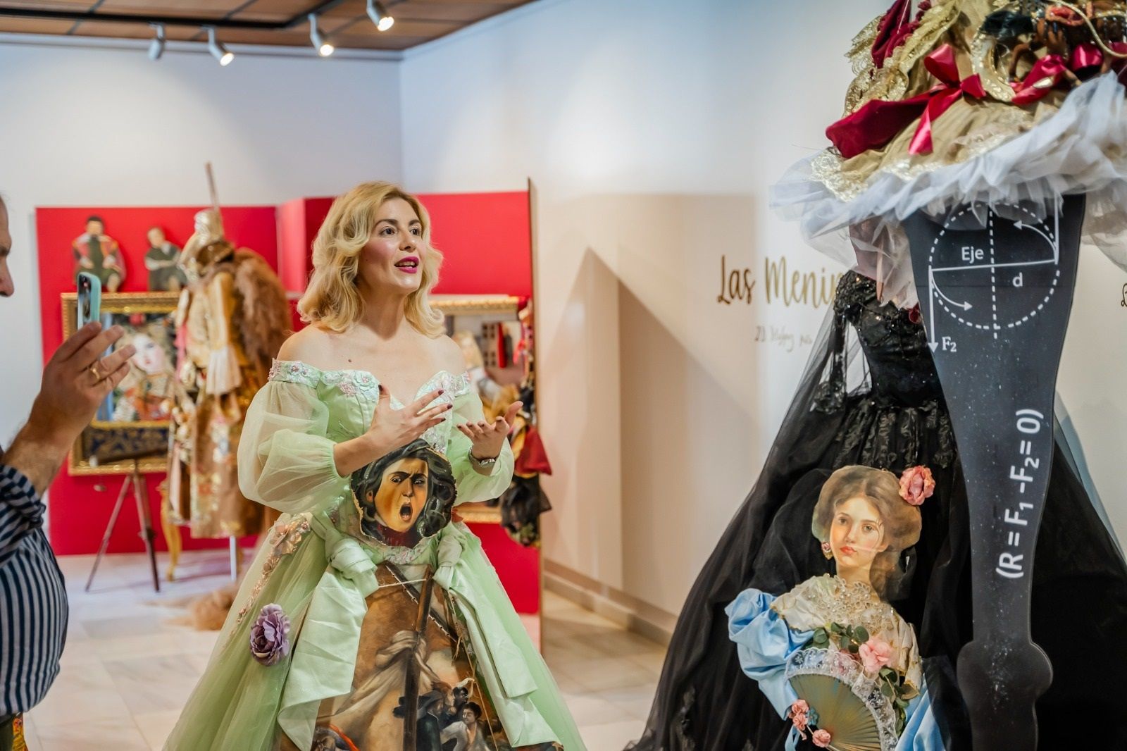 Rosana Largo durante la inauguración de la exposición en el Castillo de Santa Ana.