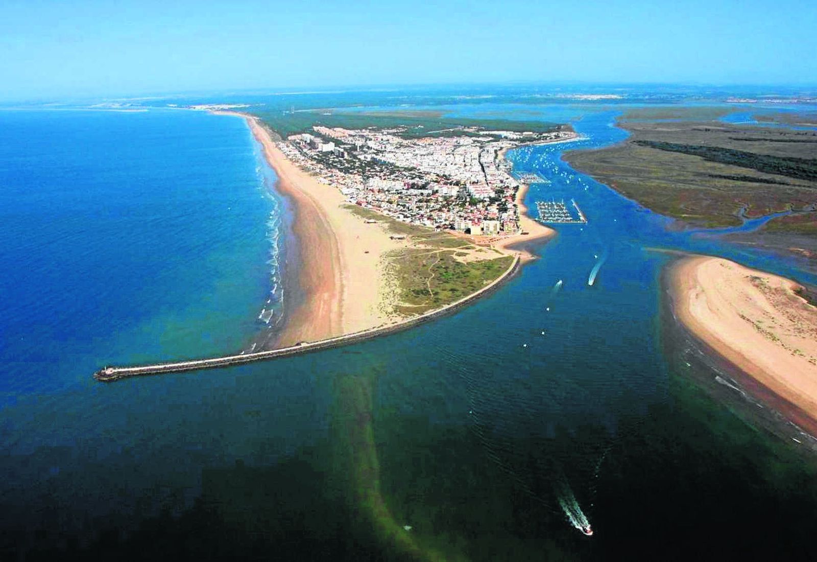Foto aérea de la línea marítima de Punta Umbría.