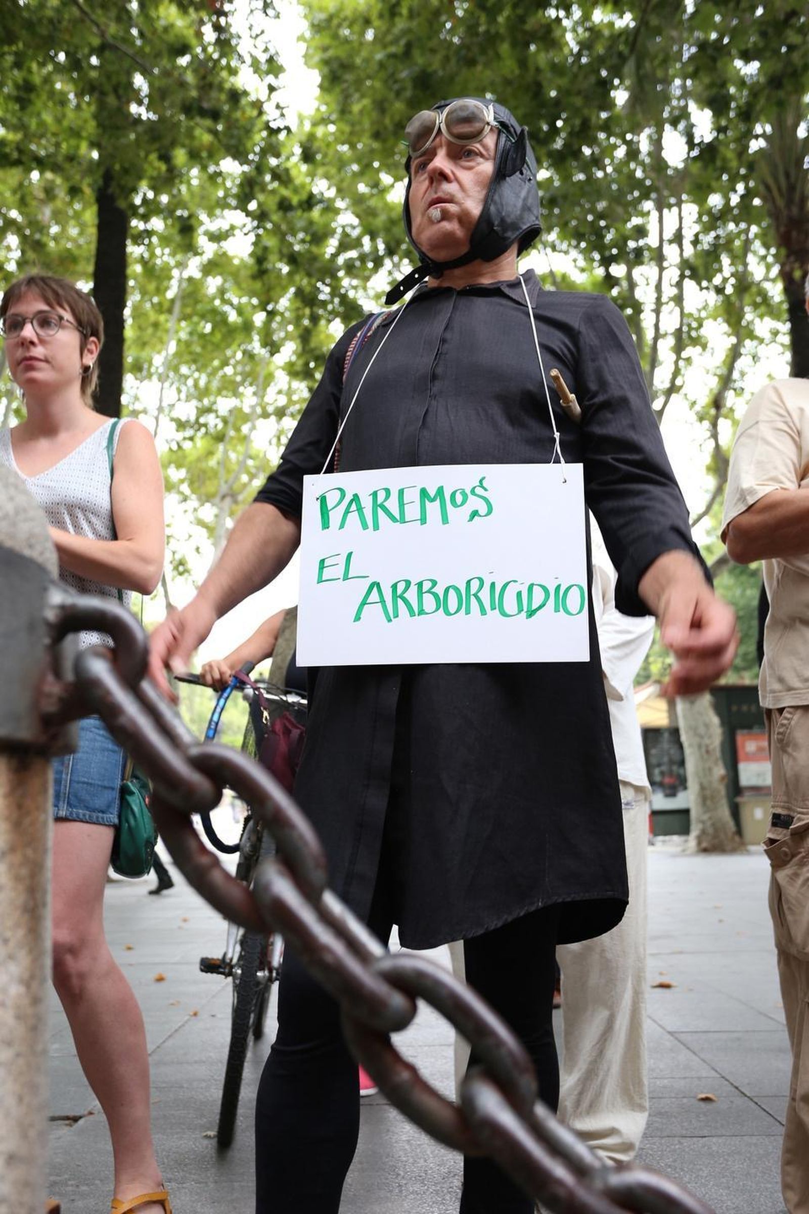 Protesta en la Plaza Nueva contra la tala de árboles