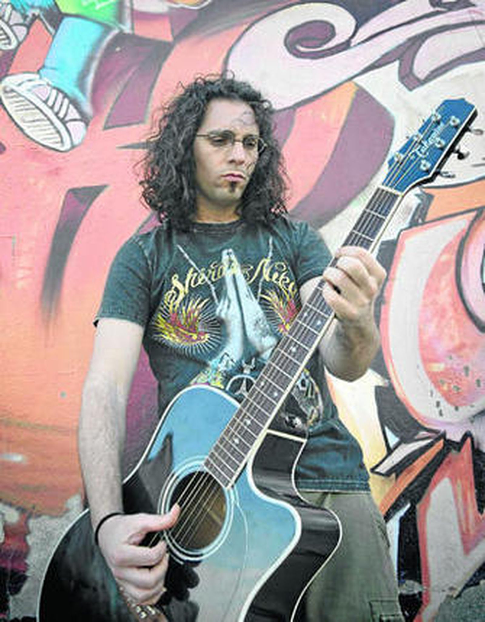 "El éxito sería dar conciertos y que éstos me dieran para vivir"