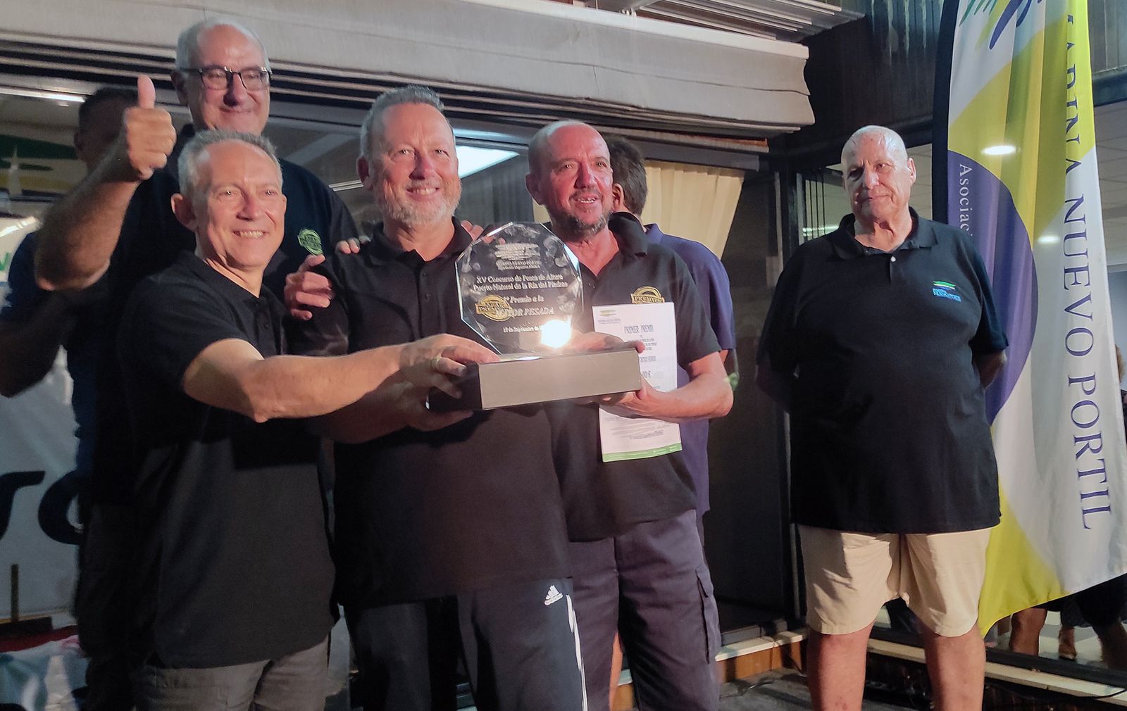 La tripulación del Jolumiry Premyum en la entrega de premios