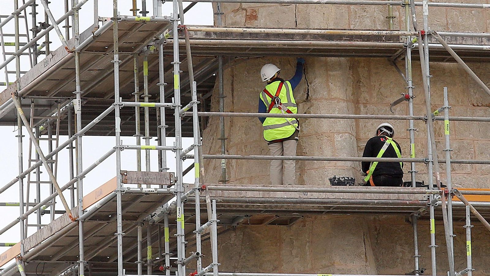 Trabajos en el monumento a Colón