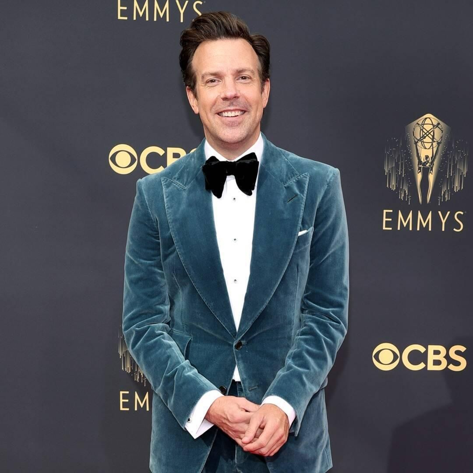 Jason Sudekis, con traje de terciopelo verde de Tom Ford.