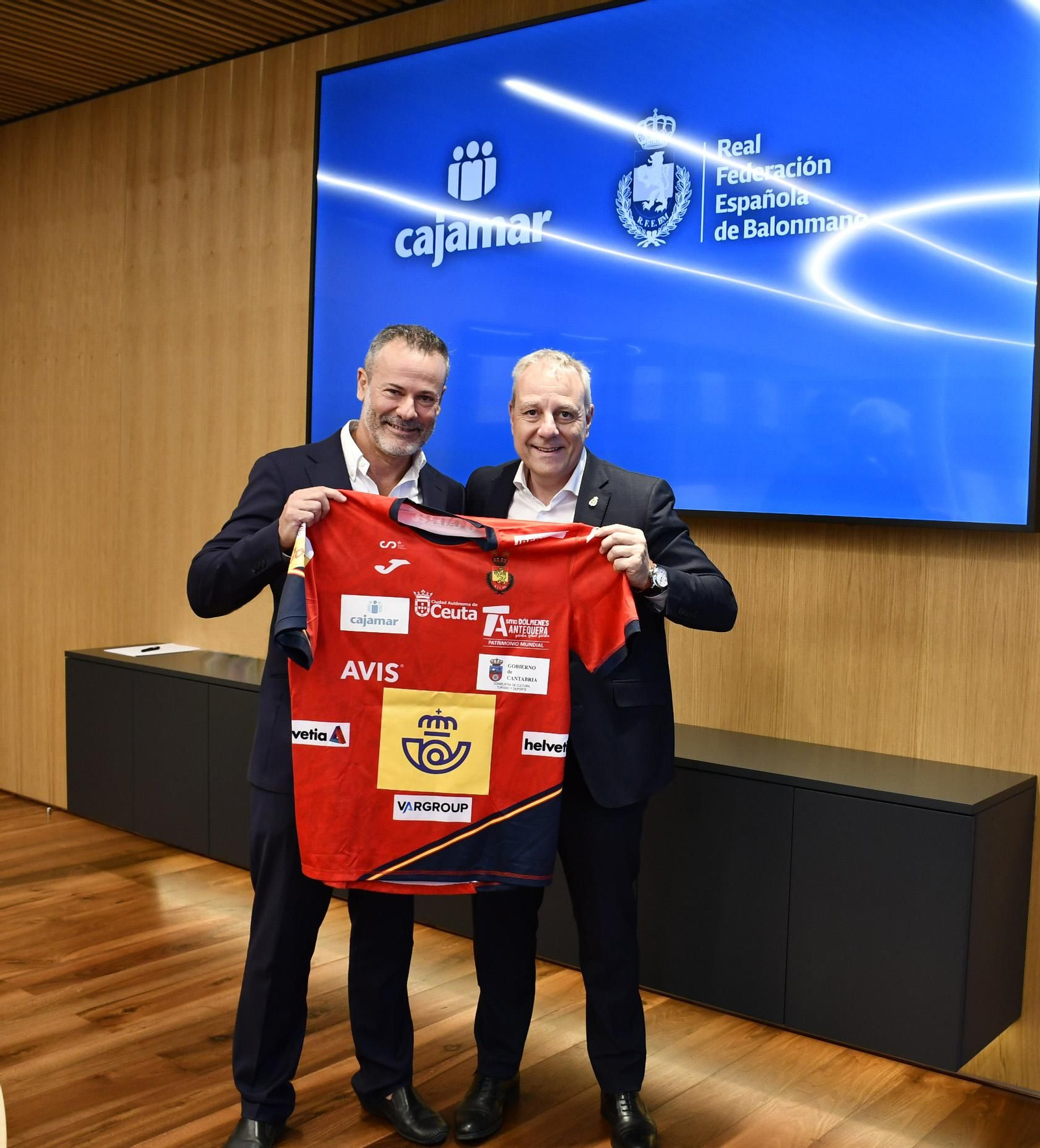 El acuerdo se ha sellado en el Centro Financiero Cajamar de Almería