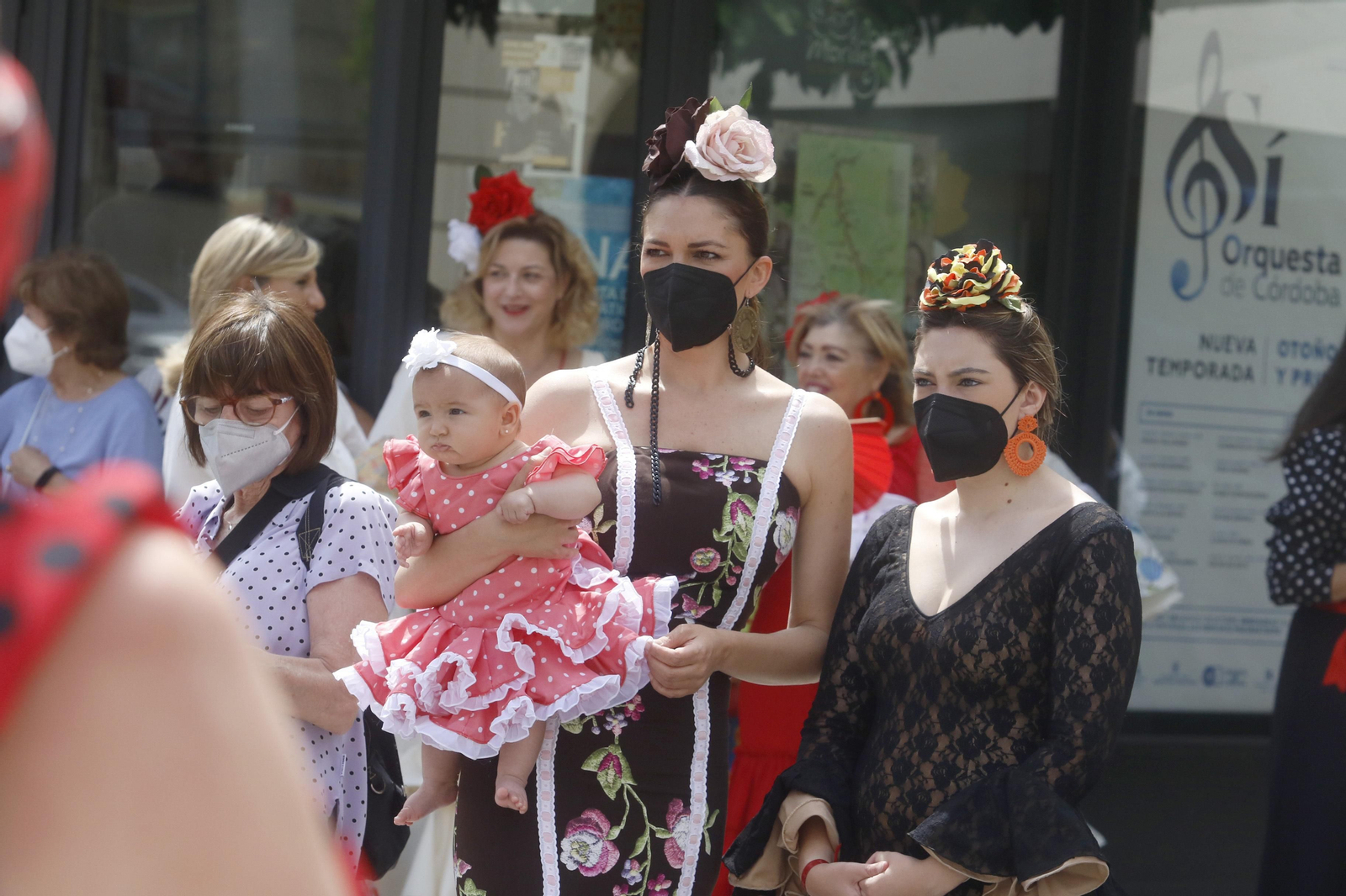La quedada de las mujeres cordobesas vestidas de flamencas, en imágenes