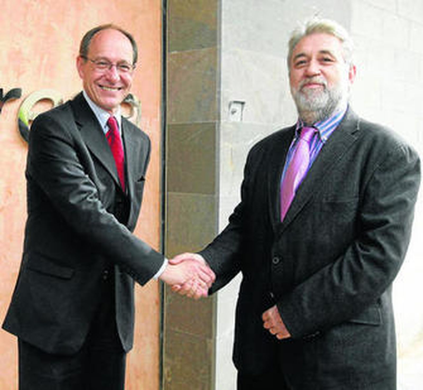 El consejero de Medio Ambiente, José Juan Díaz Trillo, y el presidente de Enresa, José Alejandro Pina.
