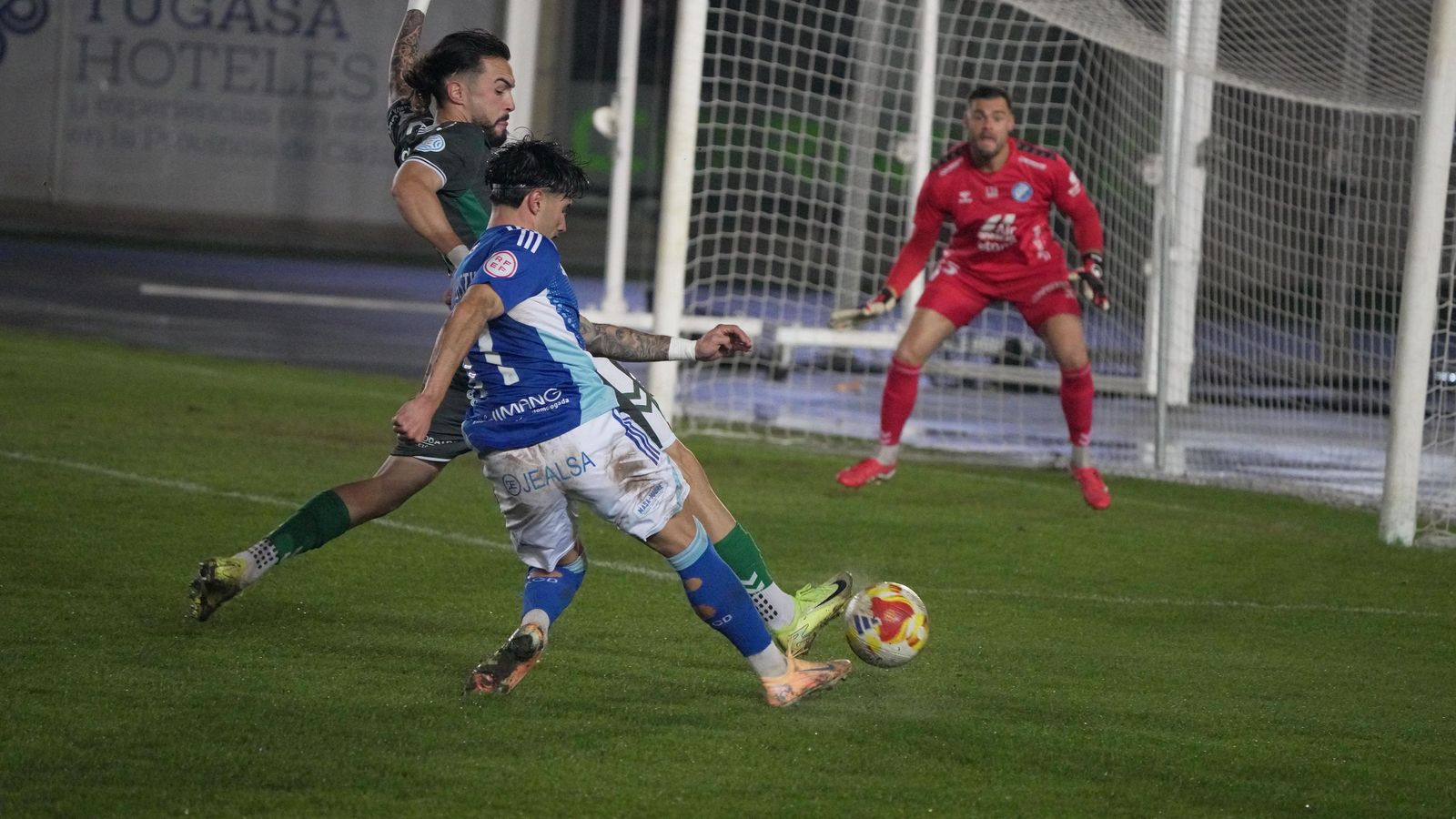 Mati Castillo fue una pesadilla para Carlos Daniel en la primera mitad.