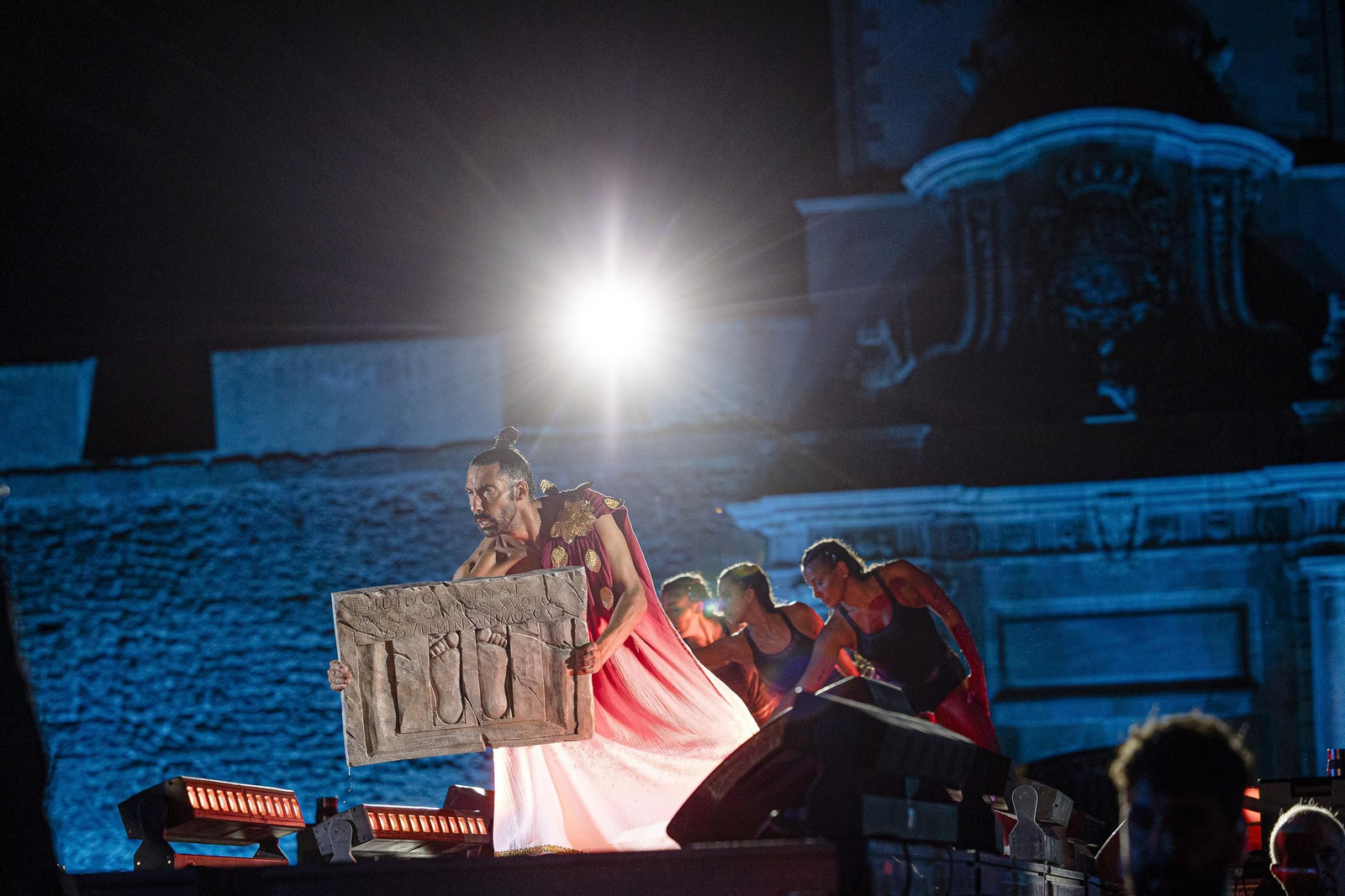 Las imágenes de "Foedus, Gaditanorum", el espectáculo de clausura del festival Cádiz Romana en las Puertas de Tierra