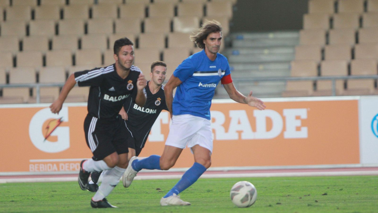 Dani Pendín, que ya era entrenador  del Xerezs DFC, colgó las botas ante la Balona en el trofeo de 2015.