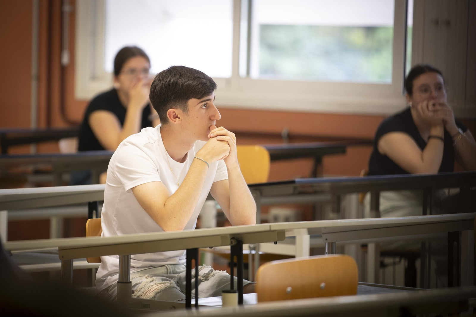 El primer día de Selectividad en Granada, en imágenes