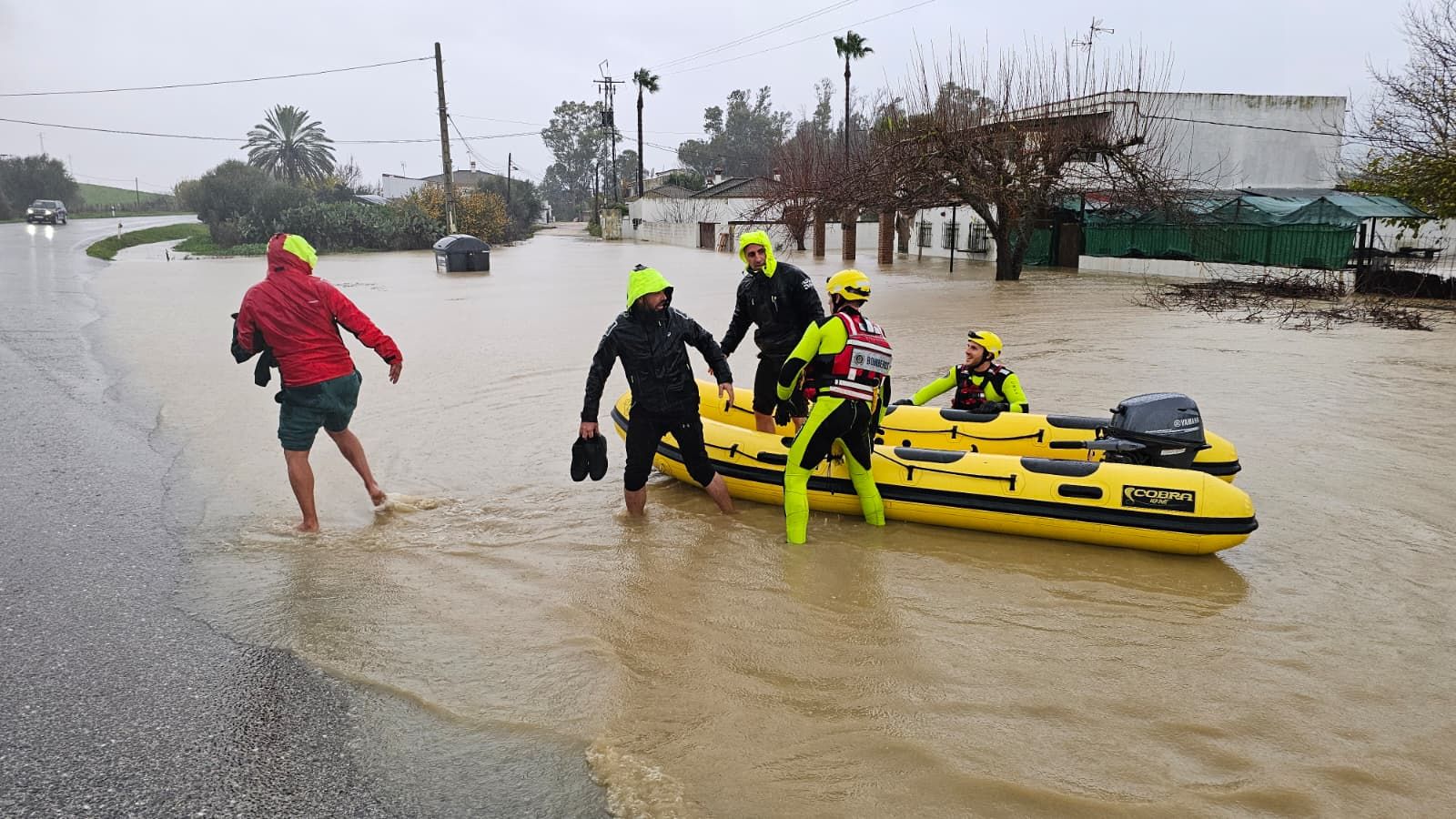 Rescate en Jimena por el desbordamiento del río Hozgarganta