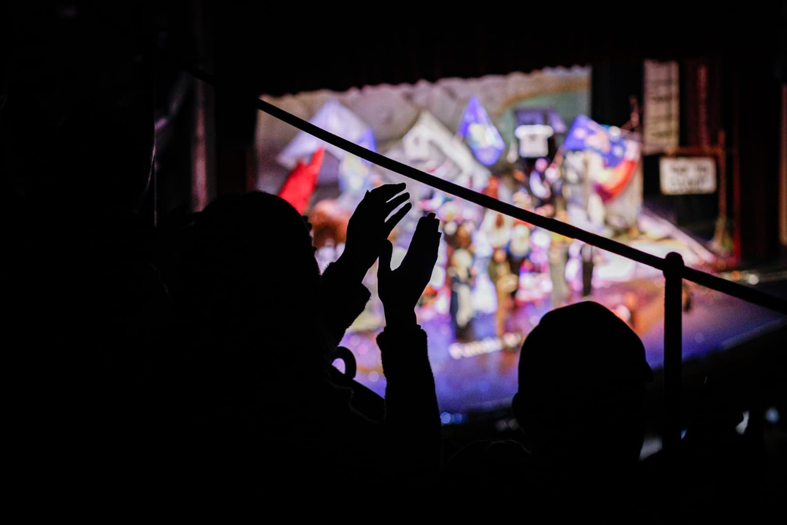 Aplusos desde el Gallinero del Gran Teatro Falla durante el COAC 2026.