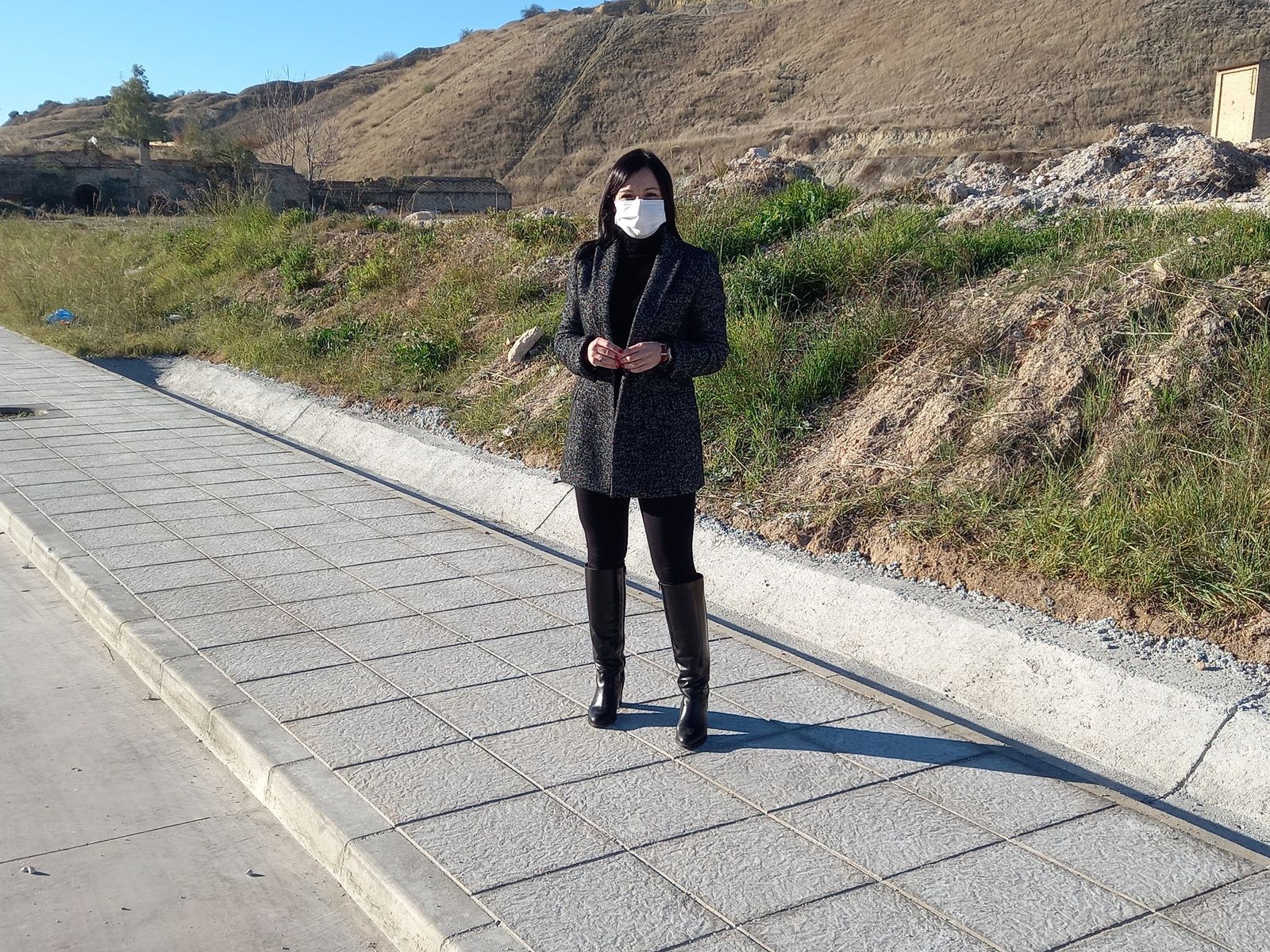 Verónica Morillo en las obras de canalización del desdoble de la calle Nueva.