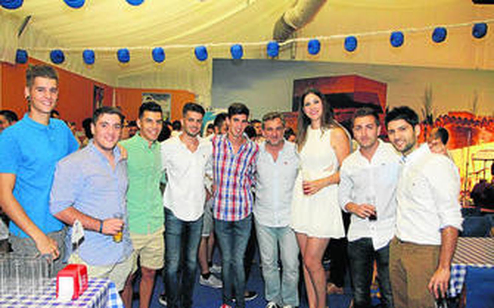 Los jóvenes del partido fueron los absolutos protagonistas de la noche de ayer en la caseta popular.