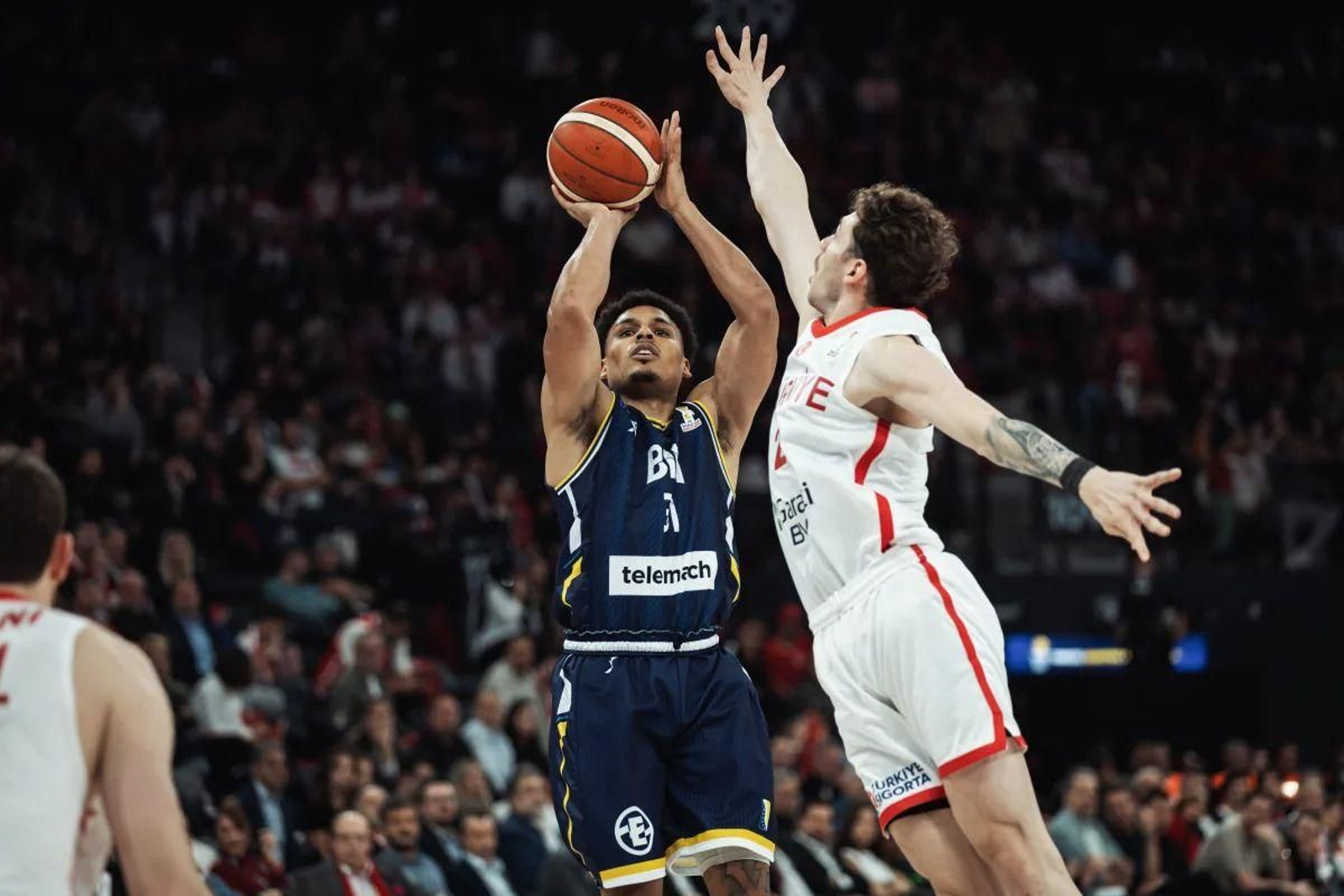 Mucho protagonismo de Castañeda y Sulejmanovic en el Turquía-Bosnia